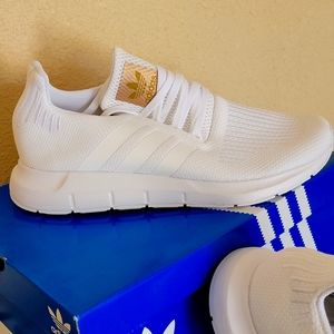 COPY - BRAND NEW/ Women's Adidas Original Swift Run Casual Shoes, White, size 9